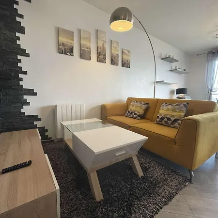Appartement- 3 Pieces - Lr590-023 Apartment *
